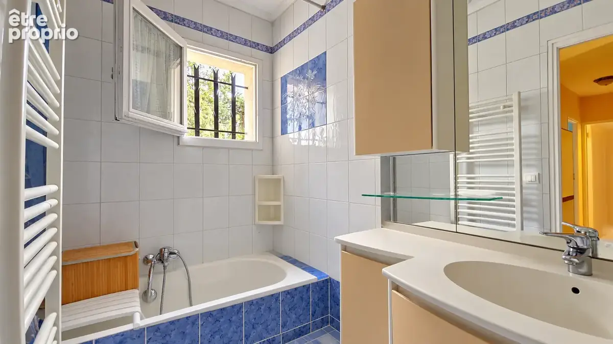 LE CANNET à vendre maison mitoyenne de 4 pièces de 93 m2 LC avec jardin sans vis-à-vis, parking et garage - photo 9