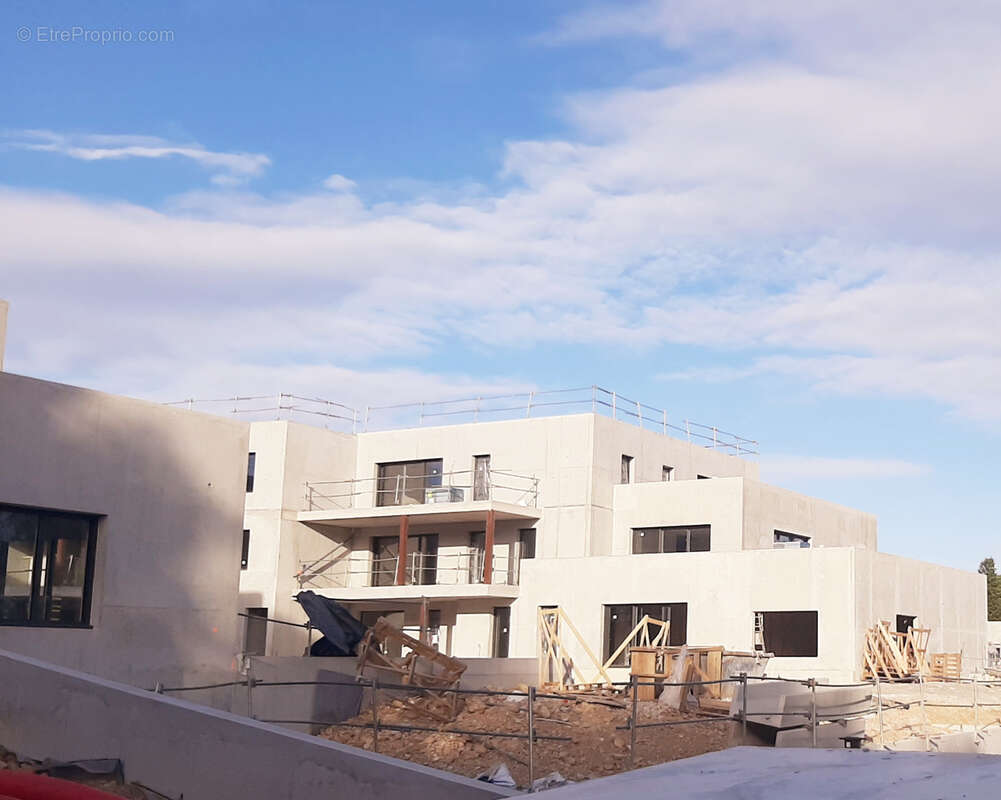 Appartement à SAINT-CLEMENT-DE-RIVIERE