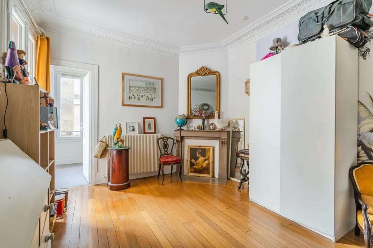 Appartement à COURBEVOIE