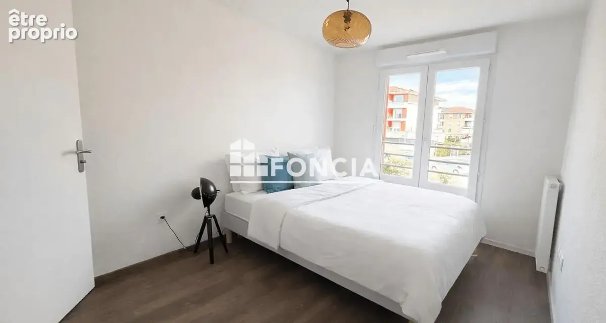 Exclusivité FONCIA, récent T2 au 1er étage avec TERRASSE exposée EST et place de parking privative - photo 2