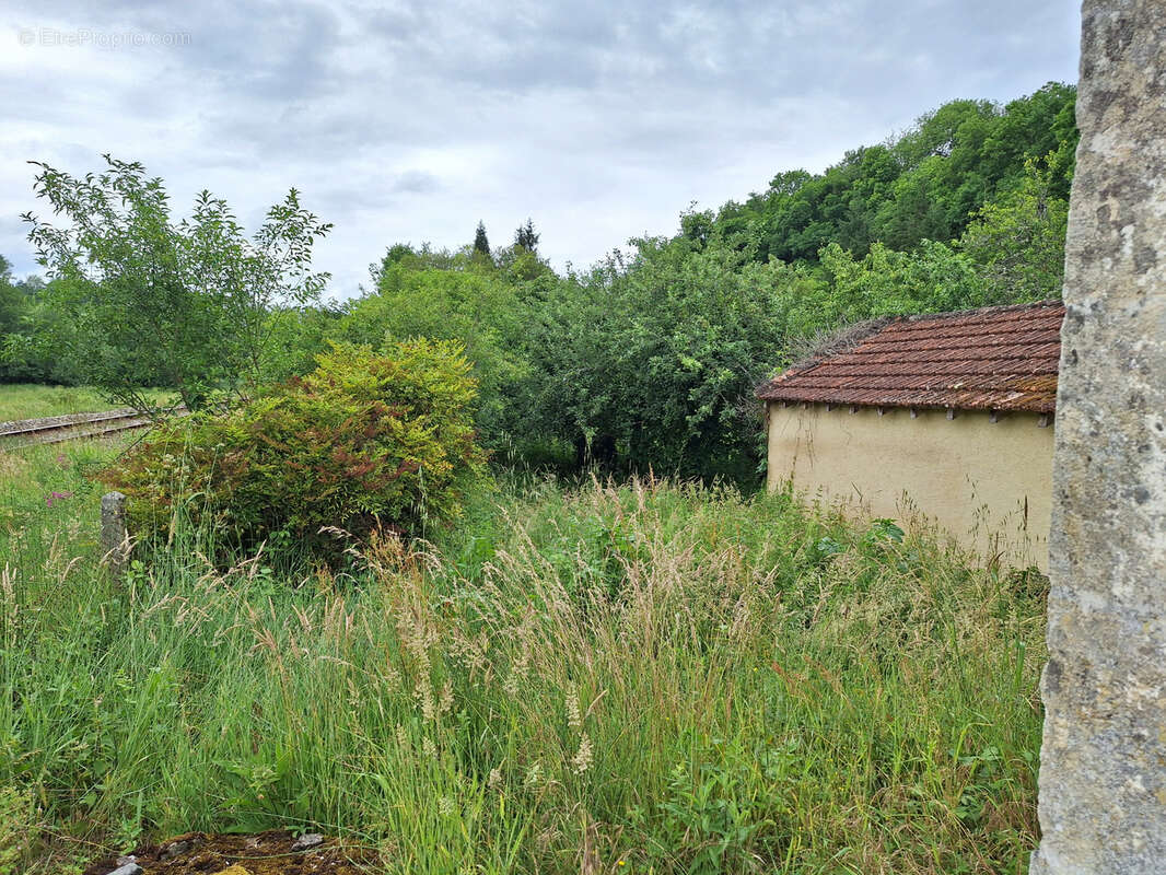Maison à SAINT-CERNIN-DE-L&#039;HERM