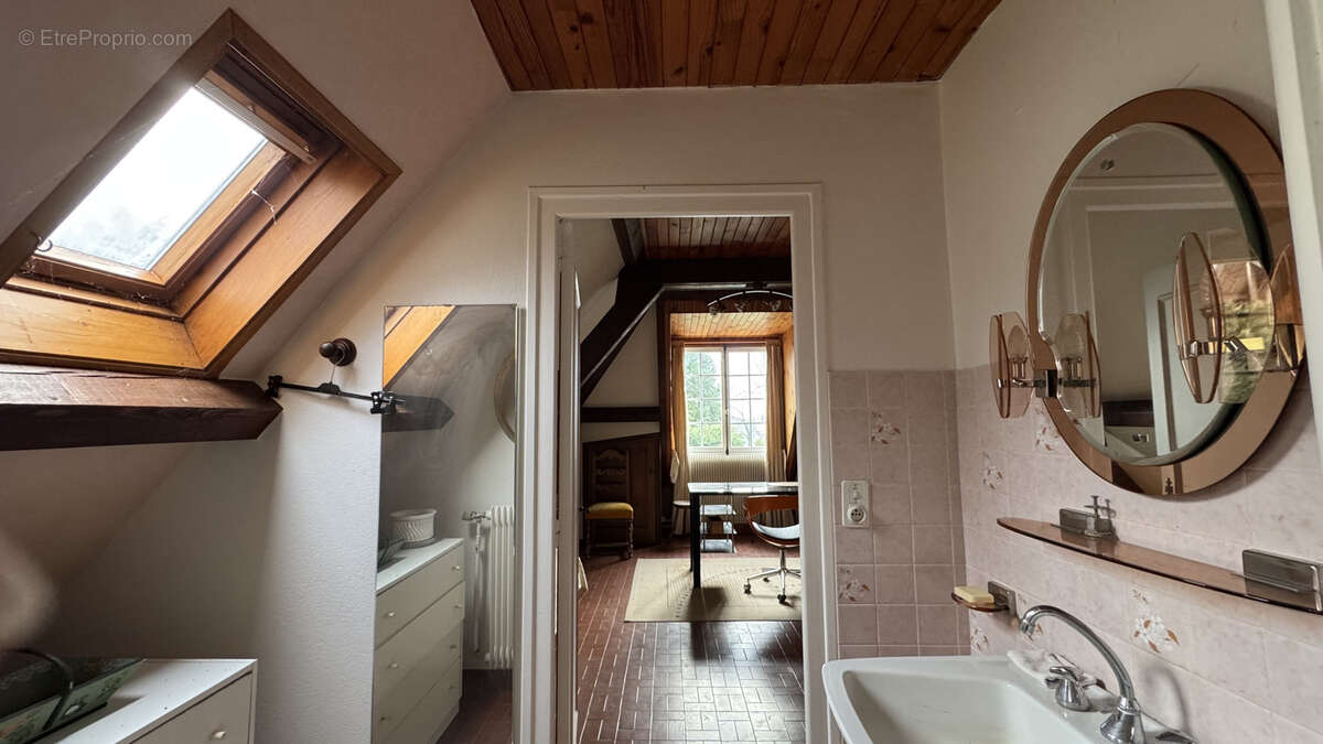 Maison à PUGNY-CHATENOD