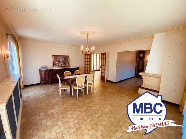 Maison à MONTREVAULT