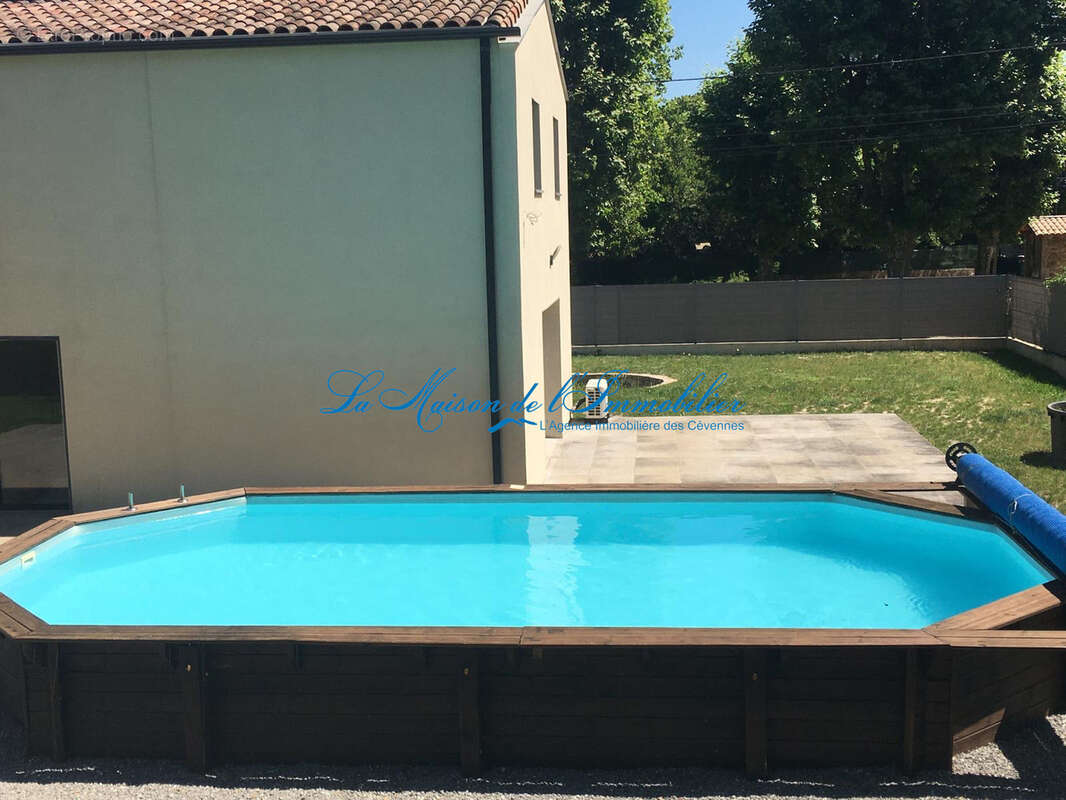 Entre ANDUZE et LASALLE, grande maison de 187 m2 hab F6  sur 1280 lm2 de terrain avec piscine - photo 3