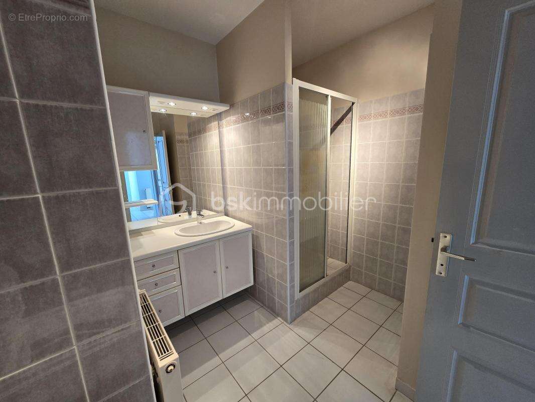 Appartement à SAINT-PAUL-TROIS-CHATEAUX