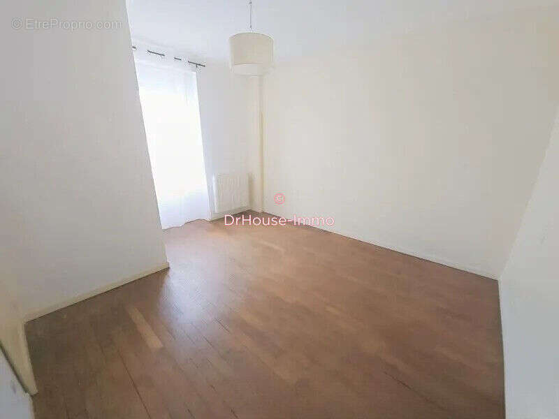 Maison à LOUVIGNE-DU-DESERT