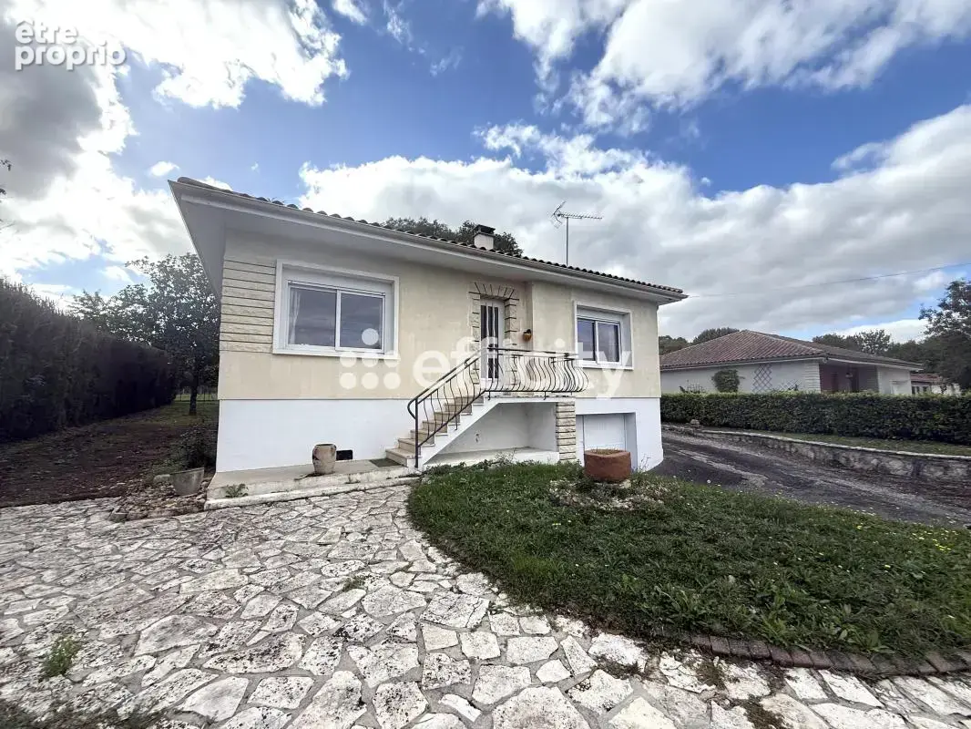 Maison à AIGRE