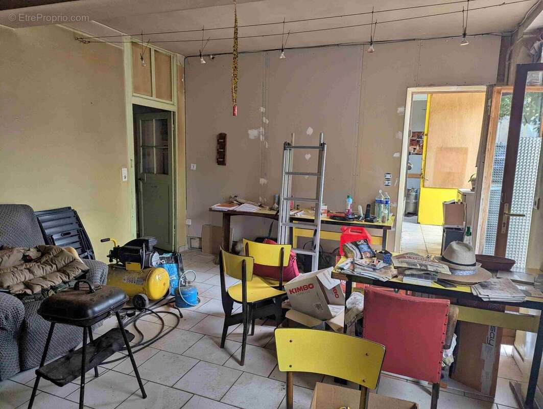 ancien commerce à vendre à Courson les Carrières