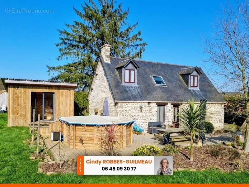 Maison à SAINT-CHRISTOPHE-DE-CHAULIEU
