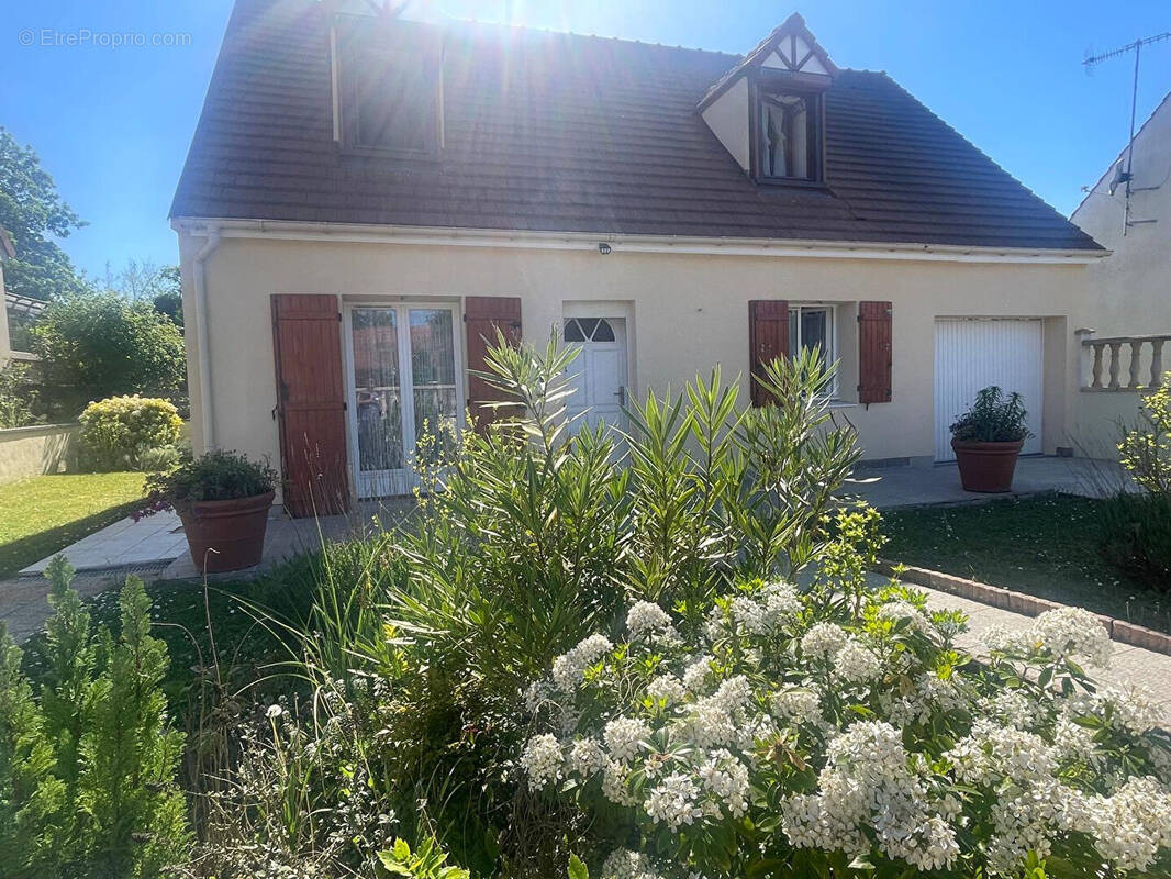 Maison à NESLES-LA-MONTAGNE