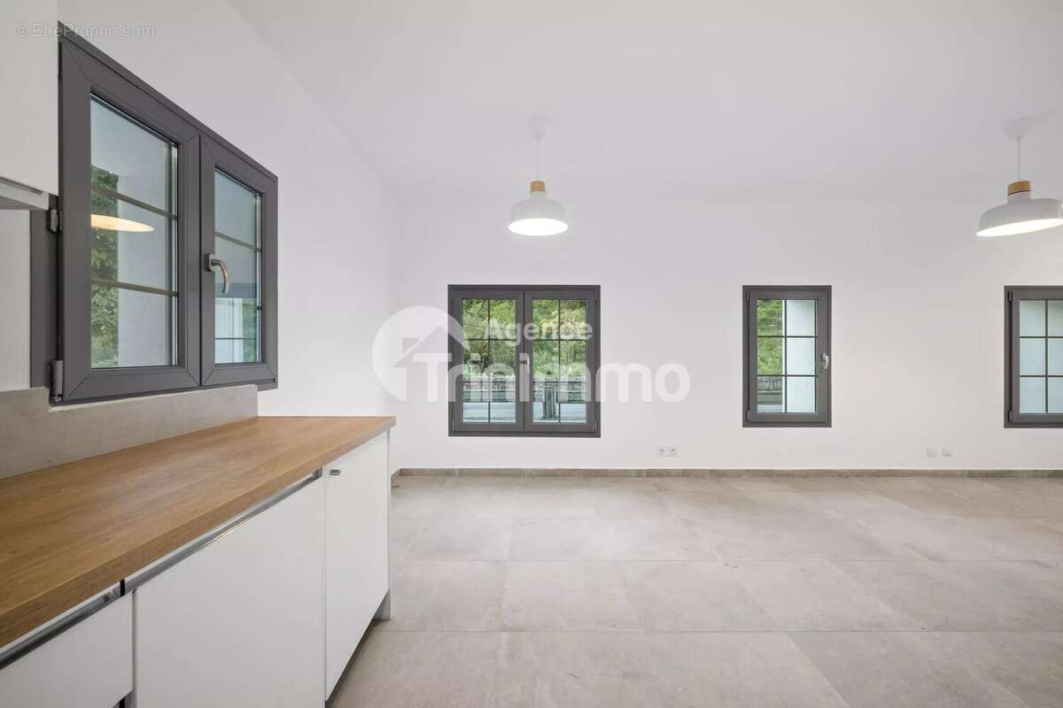 Appartement à TOURRETTE-LEVENS