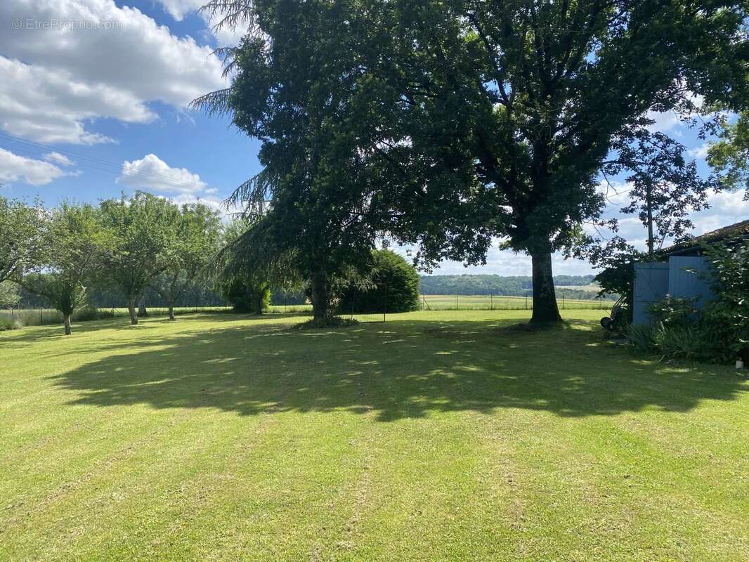 Maison à AUBETERRE-SUR-DRONNE