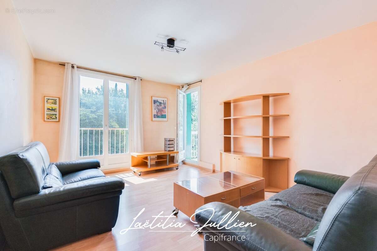 En exclusivité par Laëtitia JULLIEN – Marseille 10ème – Les Collines – T4 traversant de 83,83 m² avec balcon et loggia au pied d - photo 5