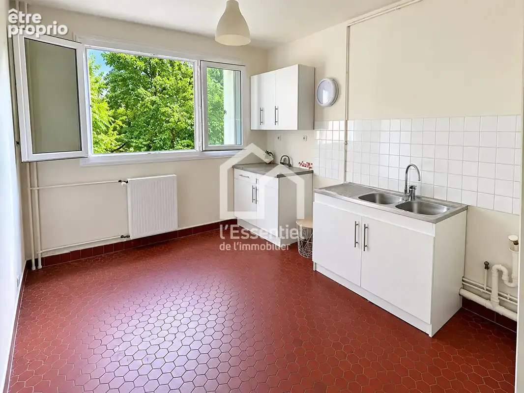 VERNEUIL-SUR-SEINE - Appartement 2 pièces 56 m² avec balcon et box. - photo 4