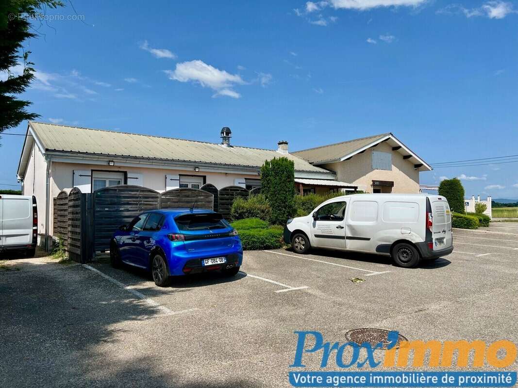 Commerce à SAINT-ETIENNE-DE-SAINT-GEOIRS