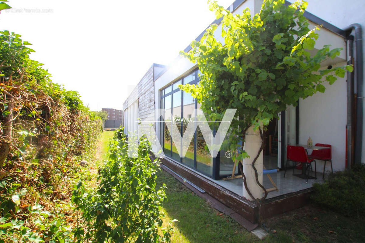 Maison 430 m² à Roubaix  - photo 4