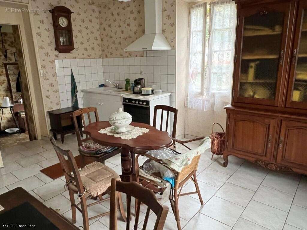 Maison à NANTEUIL-EN-VALLEE
