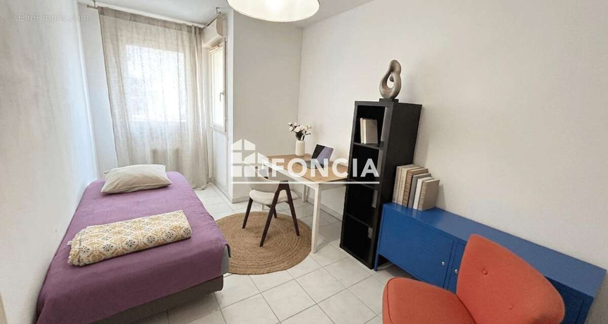 Appartement à MARSEILLE-4E