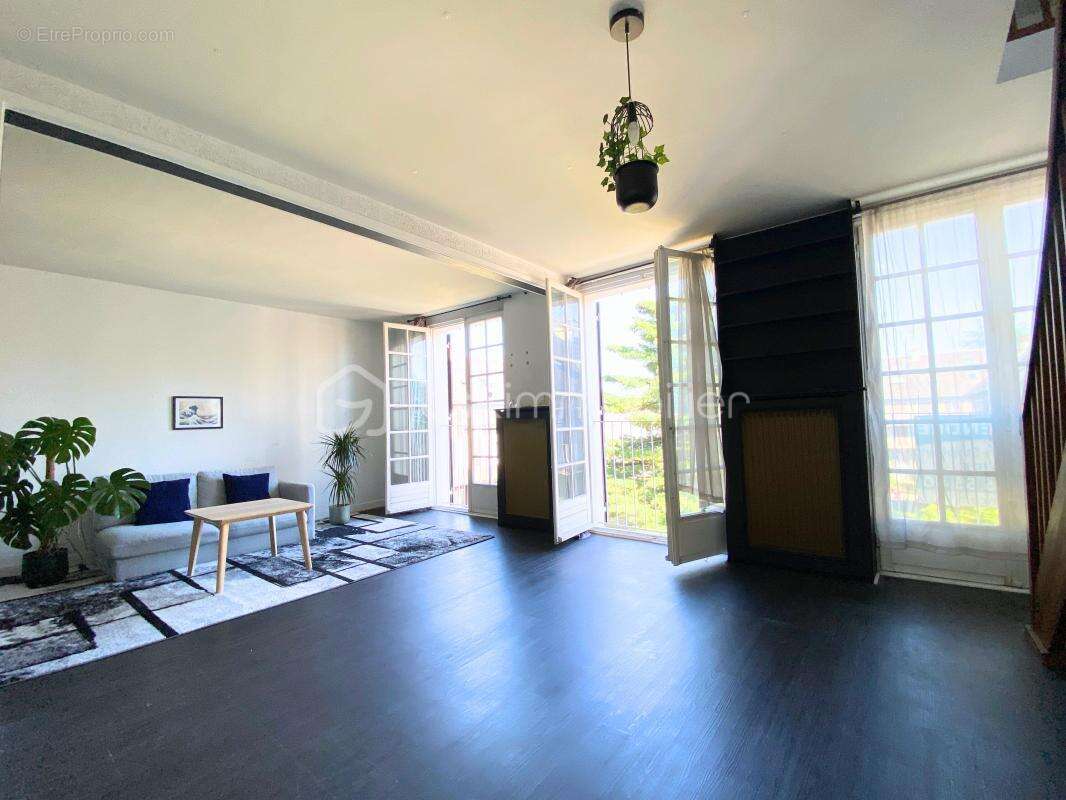 Appartement à SAVIGNY-SUR-ORGE