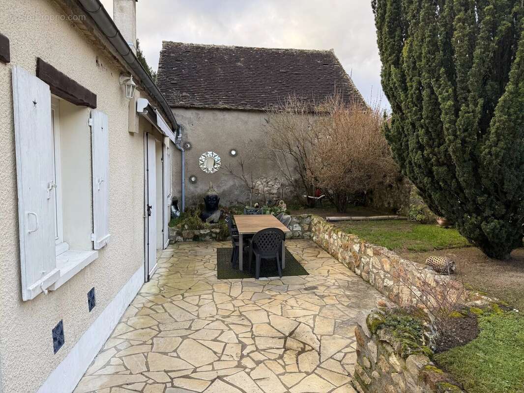 Maison à VILLENEUVE-LA-GUYARD