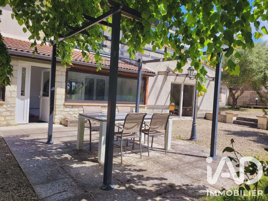 Maison 210 m² à Serigny  - photo 4