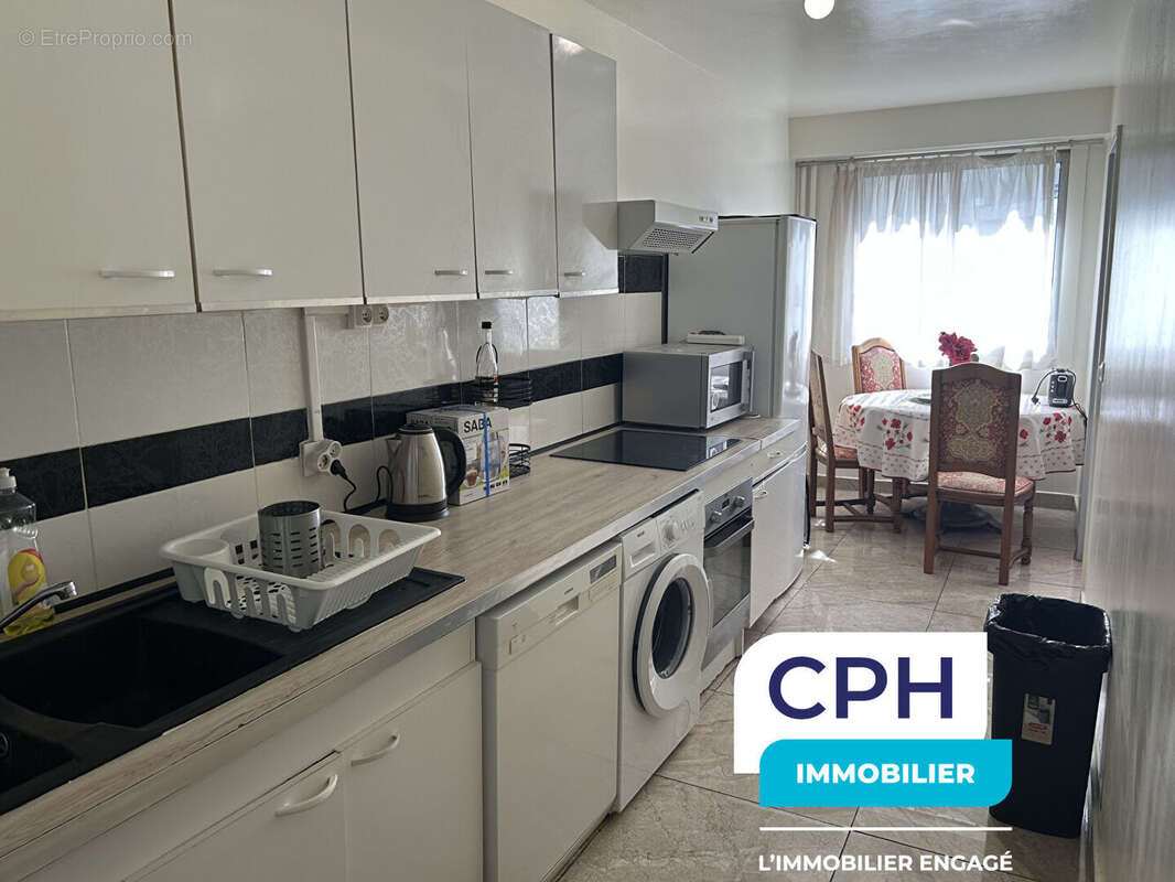 Appartement à COURBEVOIE