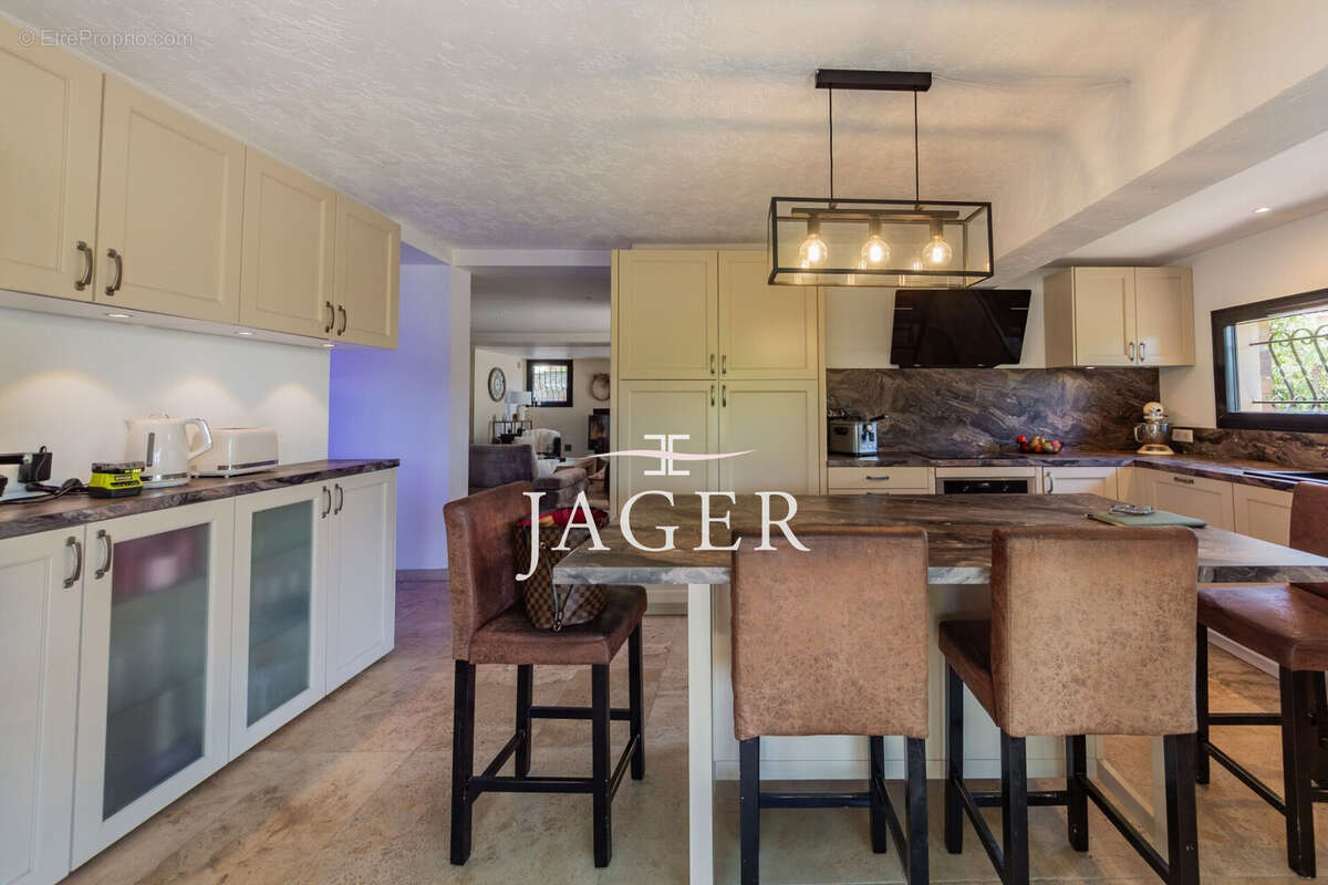 Maison à LES ISSAMBRES