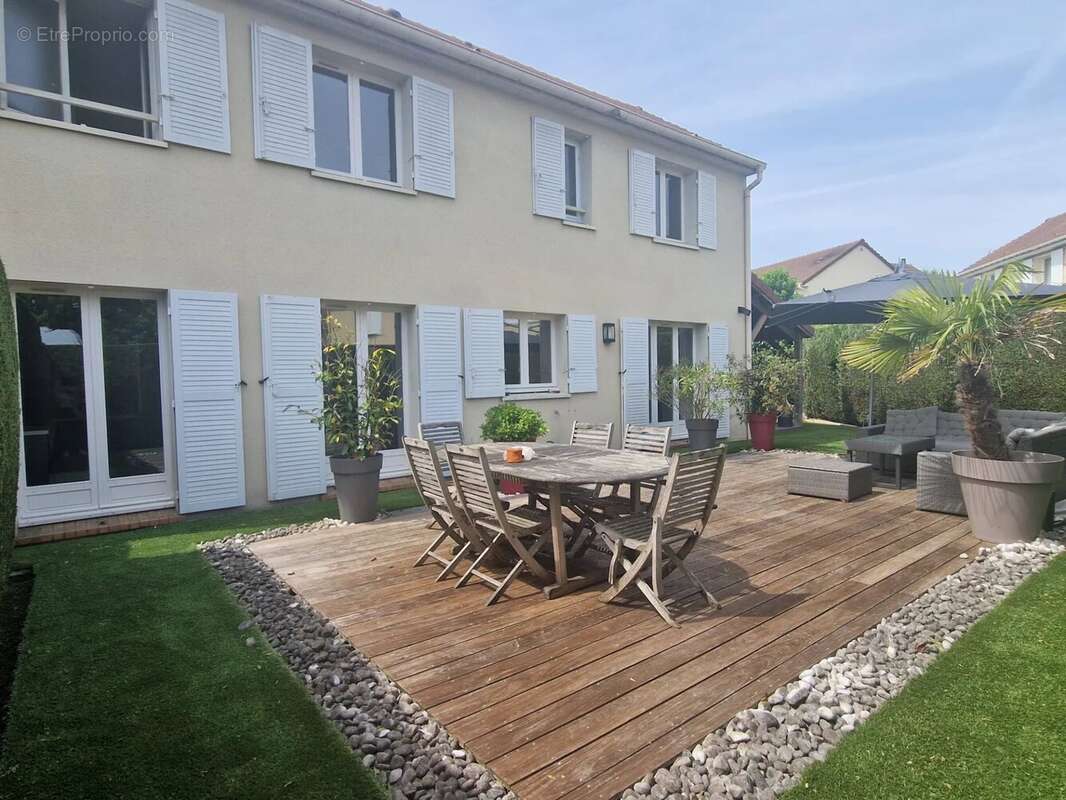 Maison à VOISINS-LE-BRETONNEUX