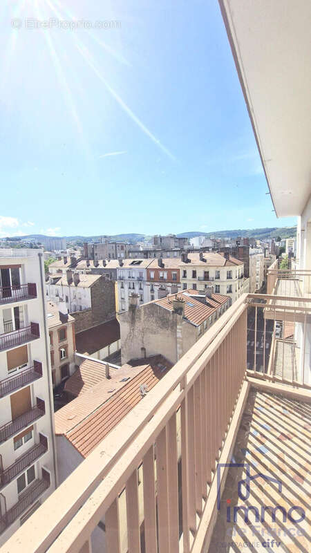 VUE BALCON RUE ACTUELLE - Appartement à SAINT-ETIENNE