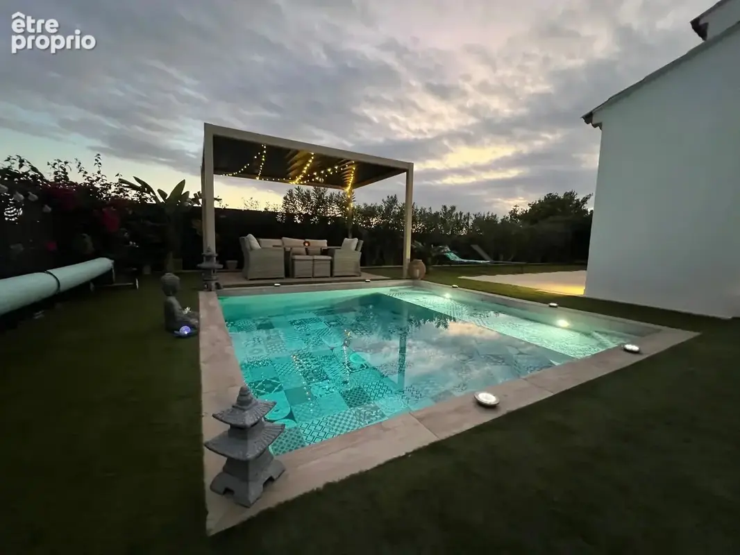 VILLENEUVE-LOUBET - Villa récente 4 Chambres – 120 M² – Piscine – Proche village - photo 25
