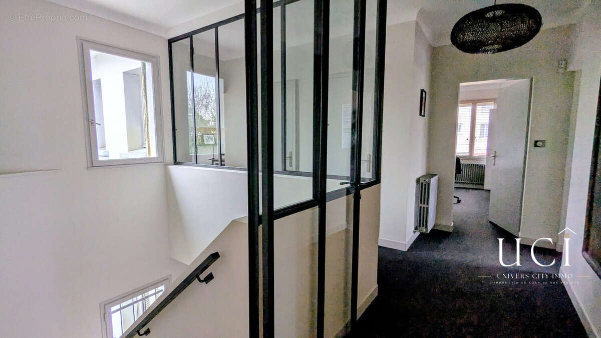Commerce 284 m² à Saint-Sebastien-Sur-Loire  - photo 8