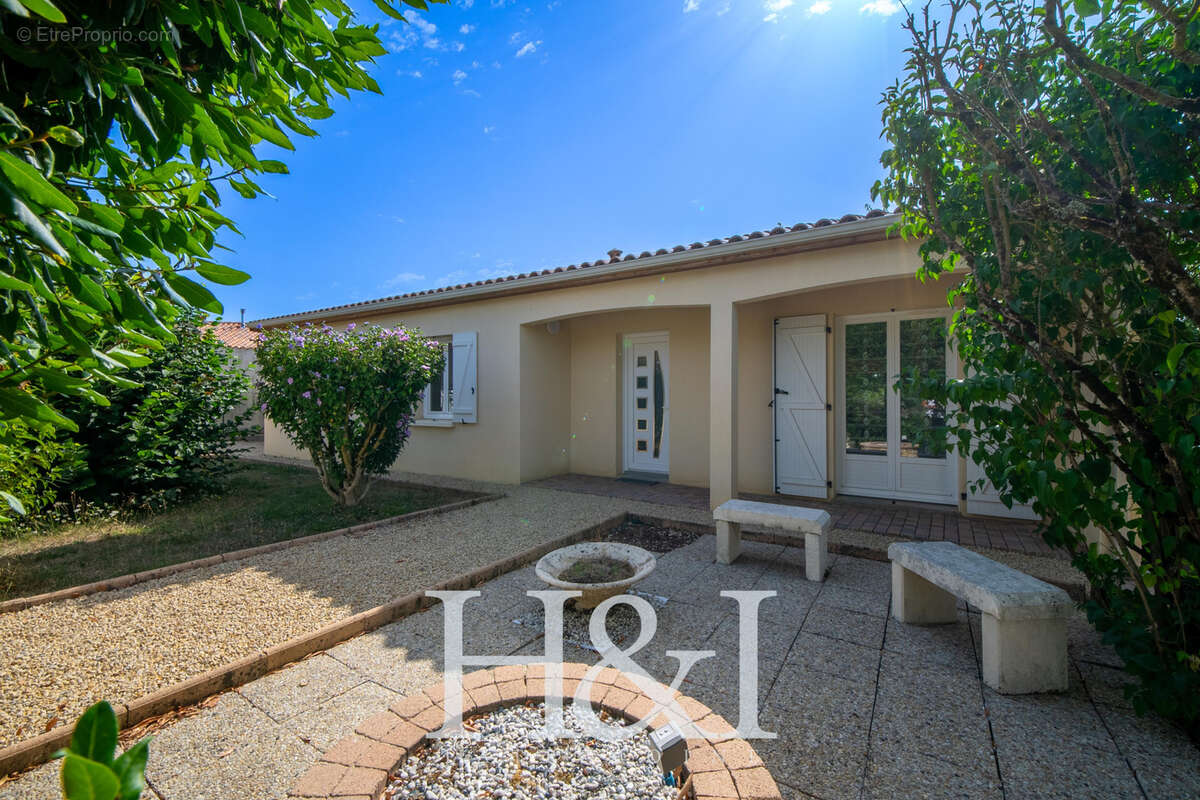 Maison à NIEUIL-L&#039;ESPOIR