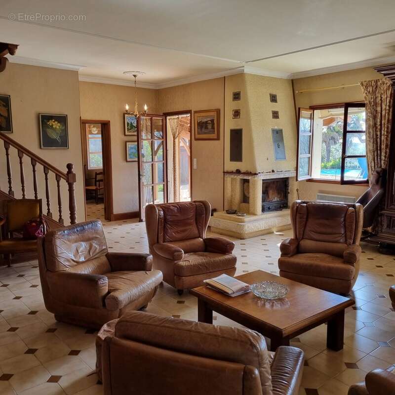 Maison 300 m² à Marignac-Laspeyres  - photo 2