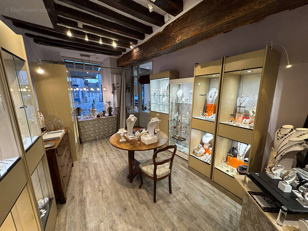 Commerce à MONTFORT-L'AMAURY