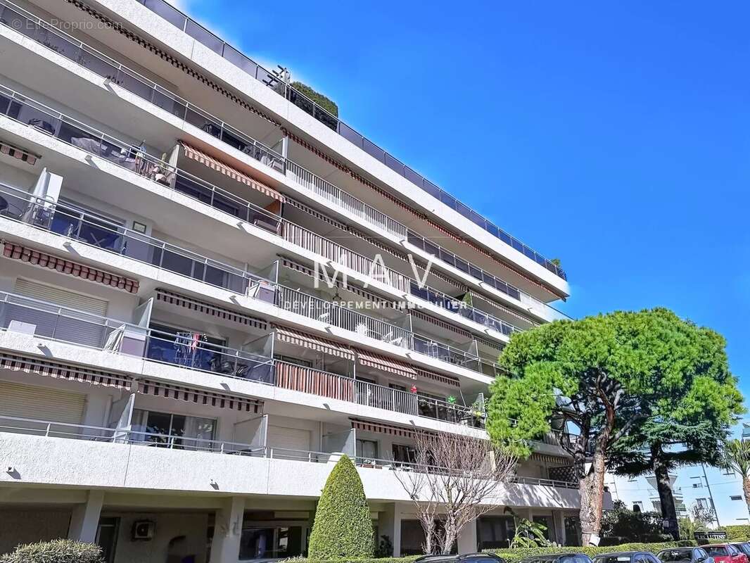 Appartement à SAINT-LAURENT-DU-VAR