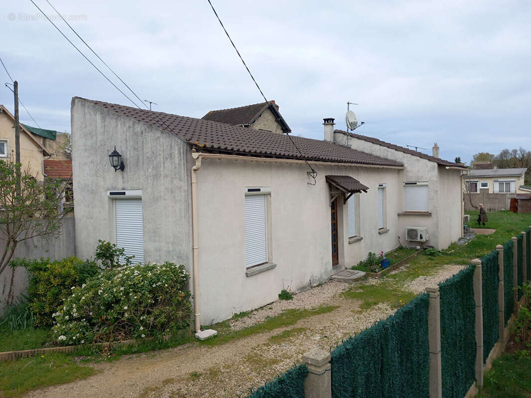 Maison à SAINT-PIERRE-LES-NEMOURS
