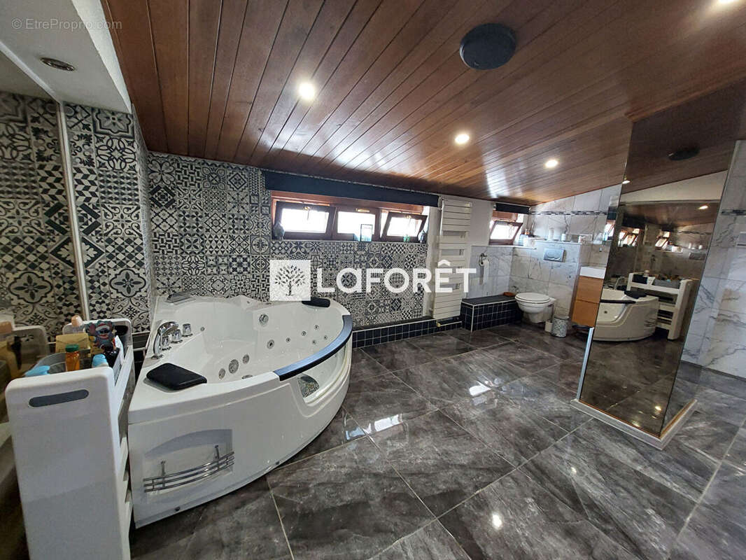 Appartement à AUDUN-LE-TICHE