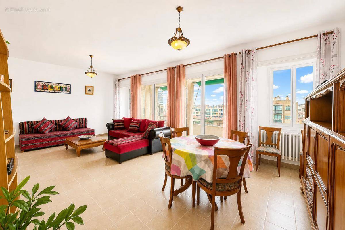 Appartement à MARSEILLE-4E
