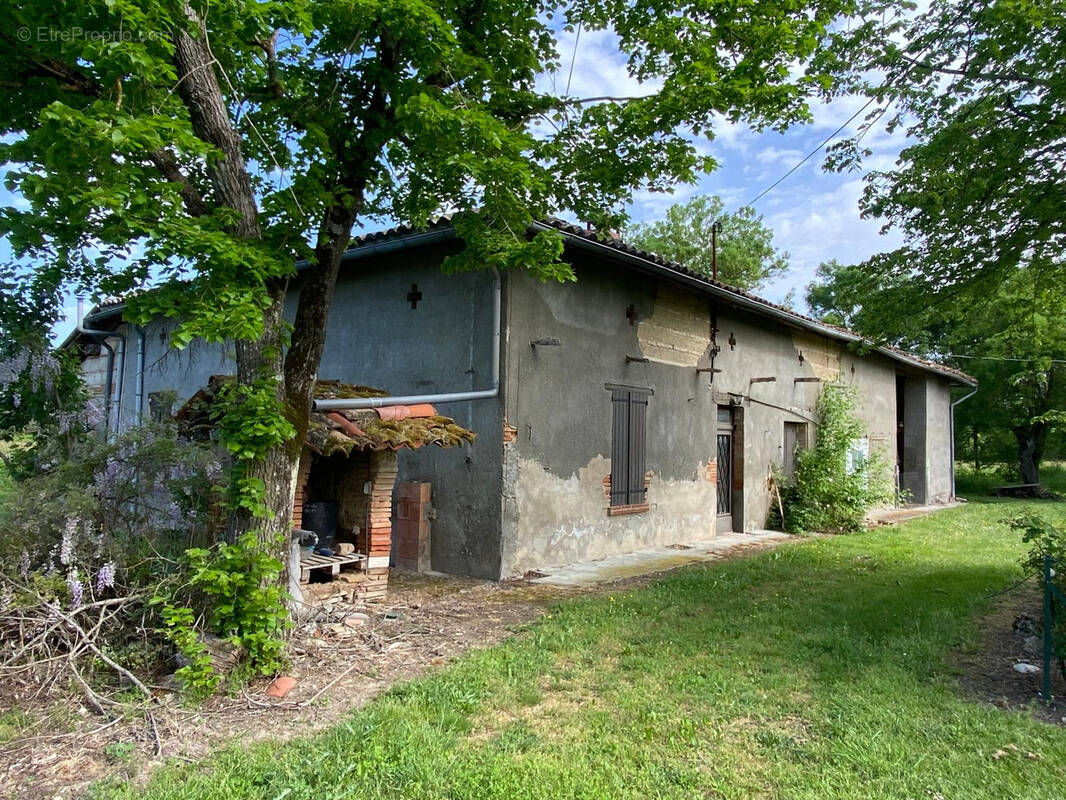 Maison à NEGREPELISSE