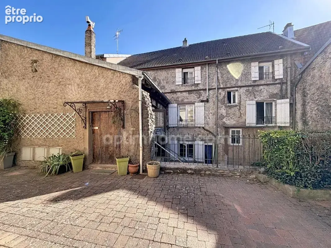 Grande maison familiale pleine de charme et de potentiel - photo 2