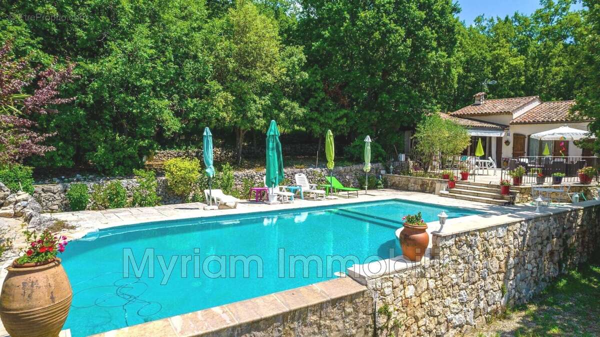 Maison à SAINT-CEZAIRE-SUR-SIAGNE