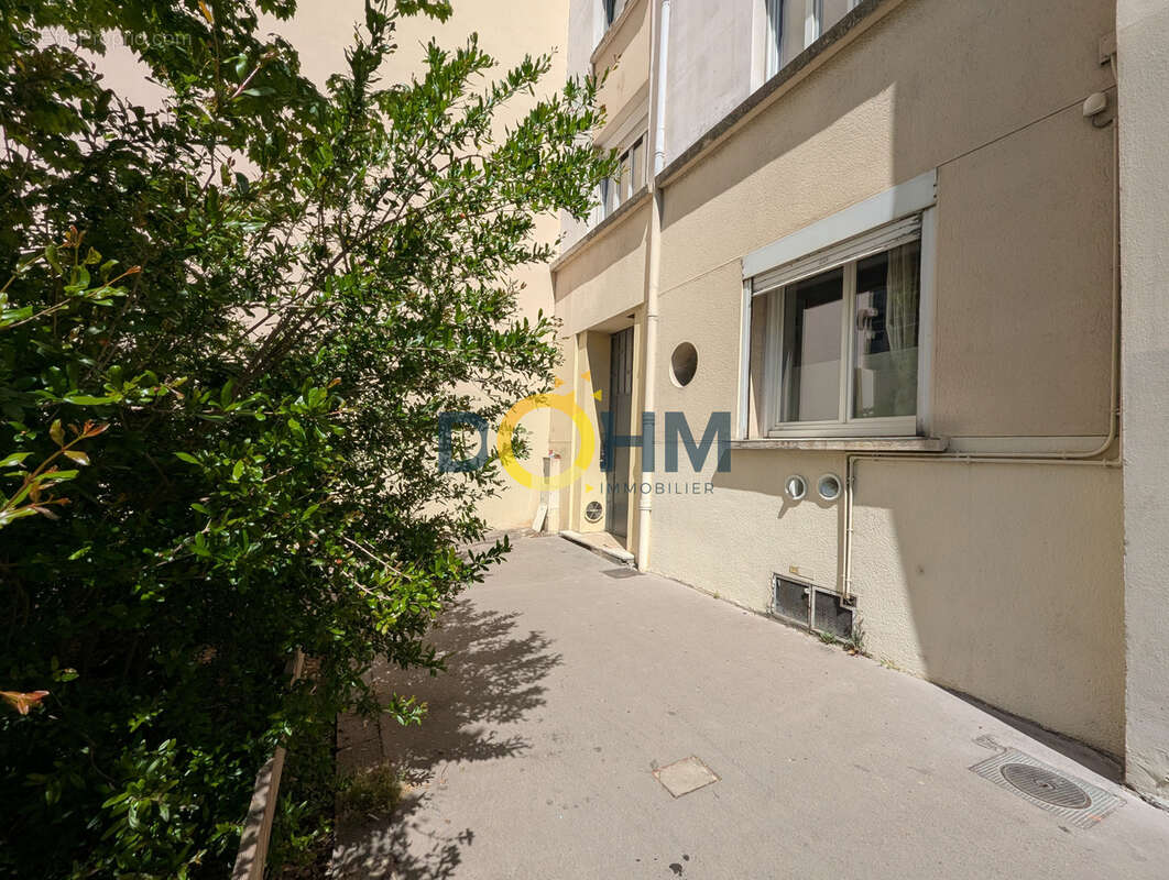 Investir ou Habiter ! Studio rénové, métro B D et tramway 1 ! - photo 4