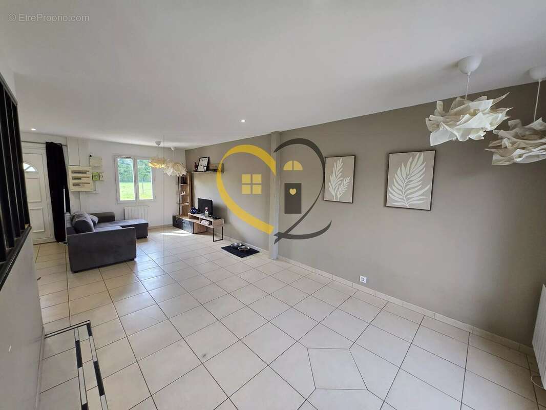 Maison à LES AIX-D'ANGILLON