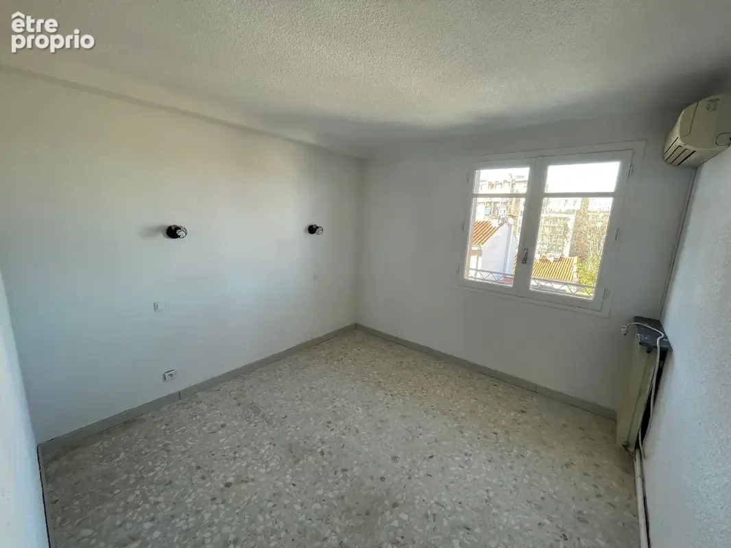 Vente appartement T4 avec balcon, cave et place de parking sécurisée, 66000 Perpignan, quartier de la gare. - photo 6