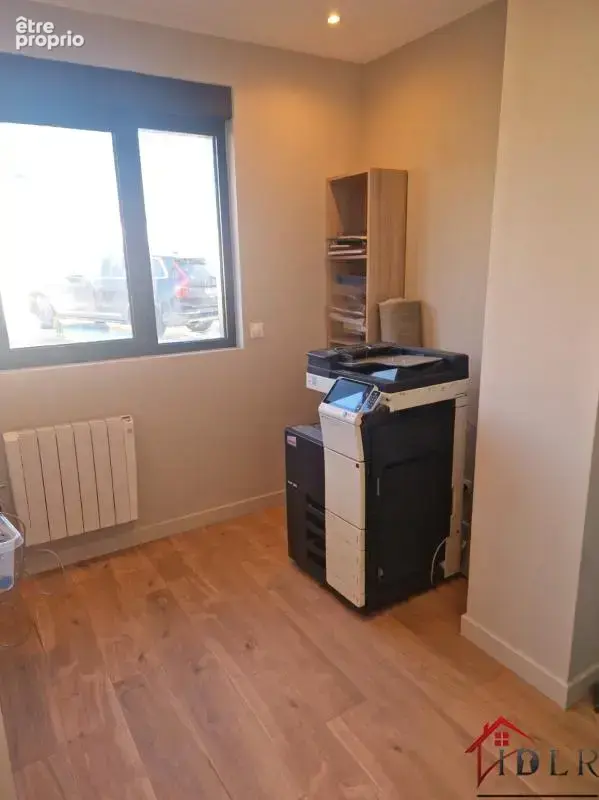 Coubert - batiment commercial + appartement - photo 8