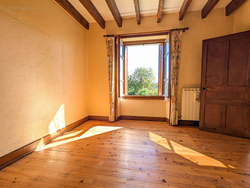 Maison à LADINHAC