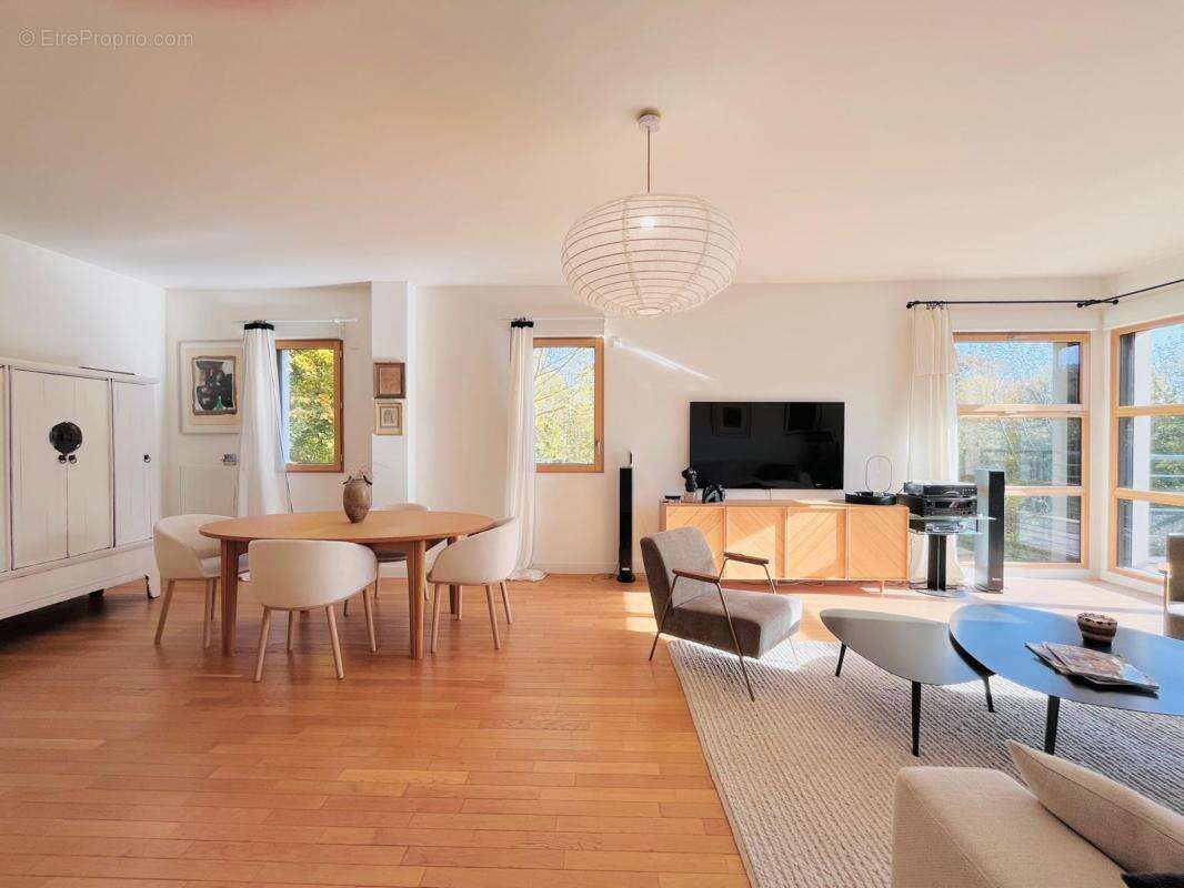 Appartement à MARNES-LA-COQUETTE