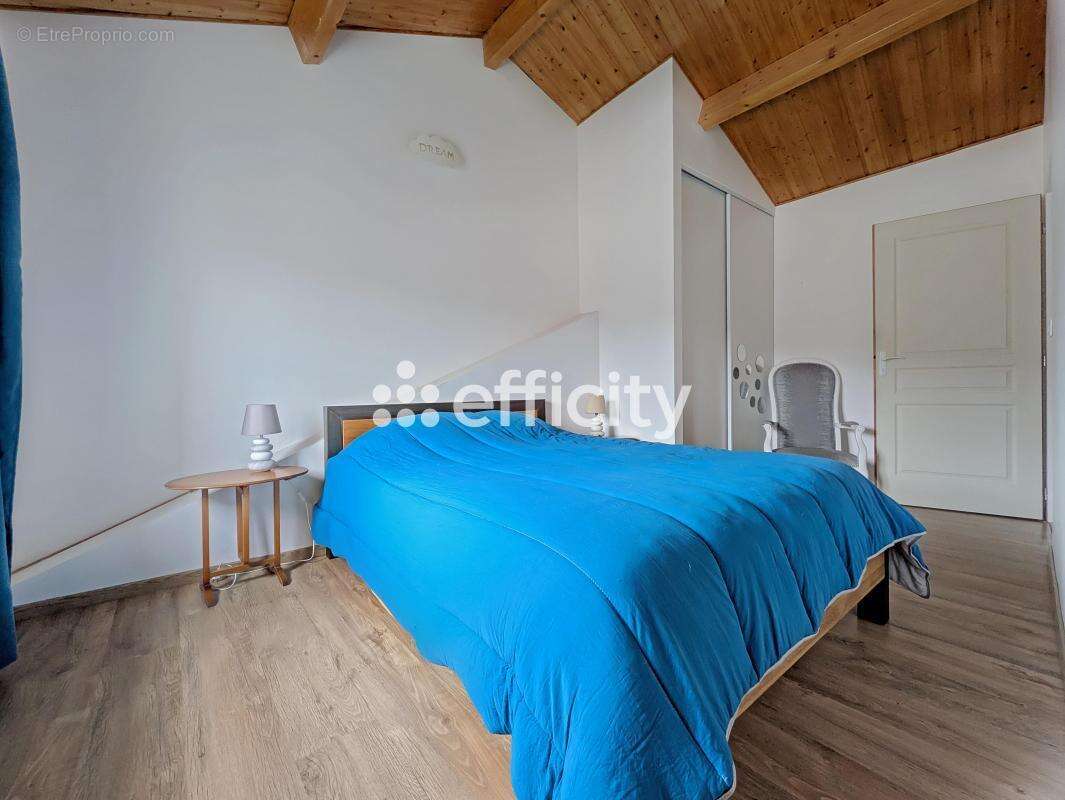 Maison à SAINT-LAURENT-SUR-GORRE