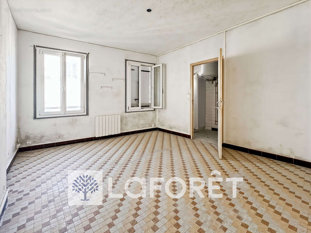 Immeuble de rapport - 3 lots loués et 2 appartements à rénover - photo 12