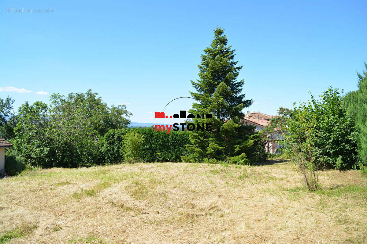 Terrain à GENOUILLEUX